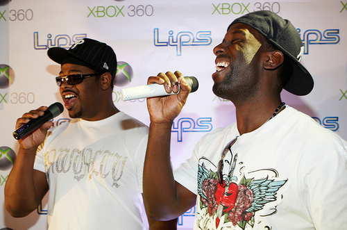 Nathan Morris & Shawn Stockman of Boyz II Men playing Lips on Xbox 360